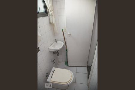 Apartamento à venda com 600m², 5 quartos e 6 vagas Apartamento à venda com 600m², 5 quartos e 6 vagasBanheiro de serviço