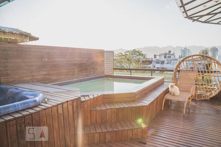 Apartamento à venda com 600m², 5 quartos e 6 vagas Apartamento à venda com 600m², 5 quartos e 6 vagasTerraço