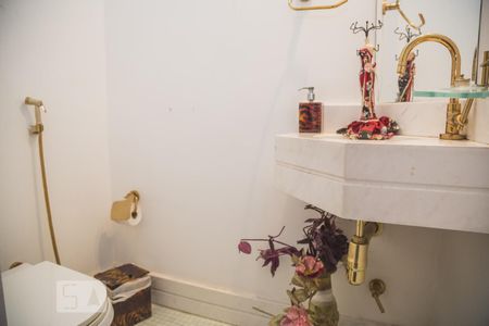 Apartamento à venda com 600m², 5 quartos e 6 vagas Apartamento à venda com 600m², 5 quartos e 6 vagasLavabo