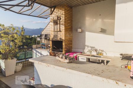 Apartamento à venda com 600m², 5 quartos e 6 vagas Apartamento à venda com 600m², 5 quartos e 6 vagasTerraço