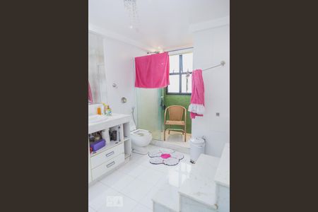 Apartamento à venda com 600m², 5 quartos e 6 vagas Apartamento à venda com 600m², 5 quartos e 6 vagasSuíte 4 - banheiro