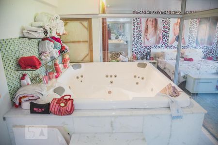 Apartamento à venda com 600m², 5 quartos e 6 vagas Apartamento à venda com 600m², 5 quartos e 6 vagasSuíte 4 - banheiro