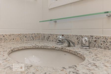 Banheiro de apartamento à venda com 2 quartos, 55m² em Vila Paulista, São Paulo