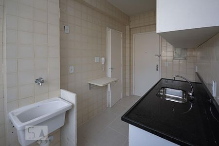 Área de serviço de apartamento para alugar com 2 quartos, 70m² em Vila Isabel, Rio de Janeiro