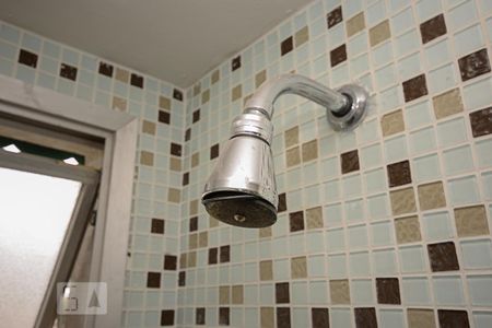 Detalhe chuveiro banheiro de apartamento para alugar com 2 quartos, 70m² em Vila Isabel, Rio de Janeiro