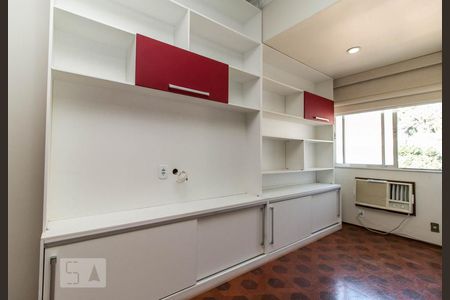 Apartamento à venda com 110m², 3 quartos e 1 vagaDetalhe estante quarto 2