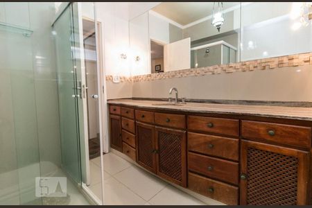 Apartamento à venda com 110m², 3 quartos e 1 vagaDetalhe armário banheiro