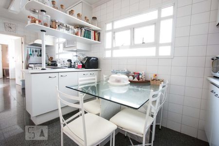 Apartamento à venda com 240m², 4 quartos e 3 vagascozinha