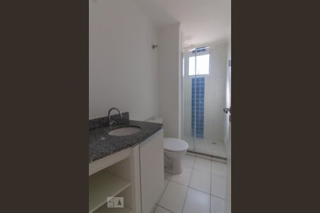 Banheiro social de apartamento para alugar com 2 quartos, 56m² em Vila Galvão, Guarulhos