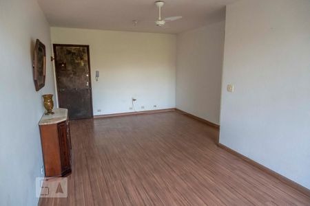 Apartamento à venda com 84m², 2 quartos e 1 vaga Apartamento à venda com 84m², 2 quartos e 1 vagaSala