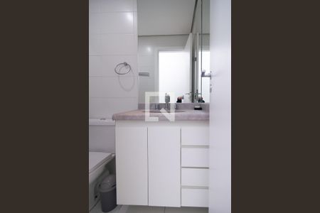 Banheiro Social de apartamento para alugar com 2 quartos, 77m² em Cerqueira César, São Paulo