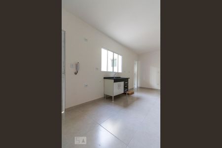 Cozinha e banheiro ao fundo  de kitnet/studio para alugar com 1 quarto, 25m² em Vila Regente Feijó, São Paulo