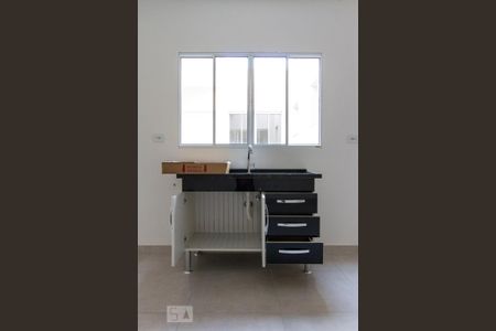 Armário cozinha  de kitnet/studio para alugar com 1 quarto, 25m² em Vila Regente Feijó, São Paulo