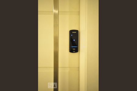 Apartamento à venda com 104m², 2 quartos e 2 vagas Apartamento à venda com 104m², 2 quartos e 2 vagasDetalhe da porta