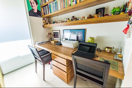 Escritório de apartamento à venda com 2 quartos, 117m² em Pacaembu, São Paulo