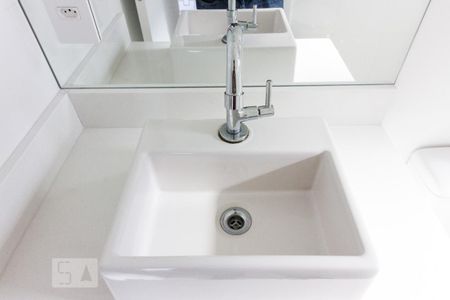 Banheiro de apartamento para alugar com 1 quarto, 35m² em Vila Diva (zona Norte), São Paulo
