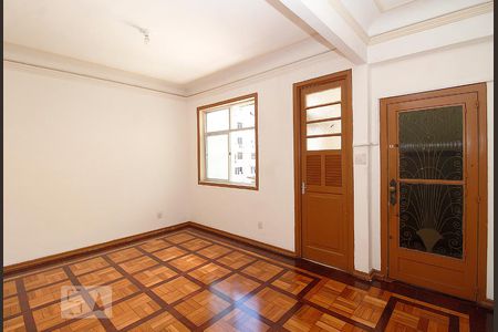 Sala. de apartamento para alugar com 5 quartos, 120m² em Copacabana, Rio de Janeiro