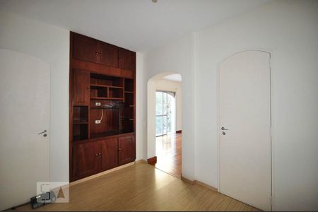 Corredor de apartamento à venda com 3 quartos, 132m² em Vila Andrade, São Paulo