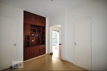 Corredor de apartamento para alugar com 3 quartos, 132m² em Vila Andrade, São Paulo