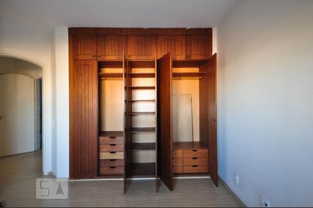 Apartamento para alugar com 132m², 3 quartos e 2 vagas Apartamento para alugar com 132m², 3 quartos e 2 vagasArmário da suíte