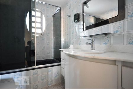 Banheiro de apartamento à venda com 3 quartos, 132m² em Vila Andrade, São Paulo