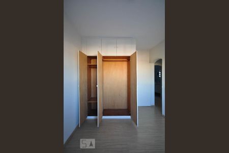 Apartamento para alugar com 132m², 3 quartos e 2 vagas Apartamento para alugar com 132m², 3 quartos e 2 vagasArmário do quarto 2