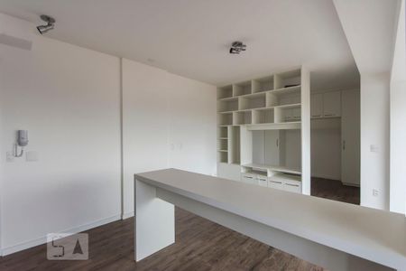 Sala/Cozinha de apartamento para alugar com 1 quarto, 37m² em Campo Belo, São Paulo