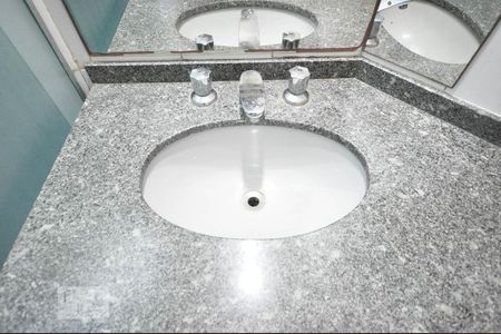 Detalhe do banheiro de apartamento à venda com 1 quarto, 55m² em Vila Andrade, São Paulo