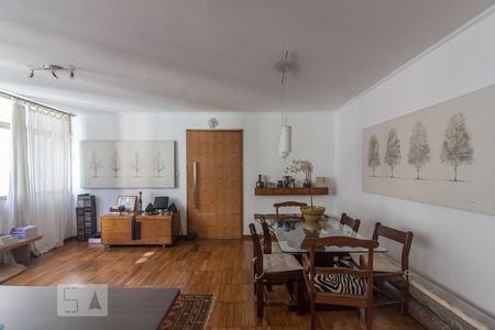 Apartamento à venda com 200m², 3 quartos e 2 vagasSala