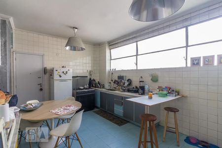 Apartamento à venda com 200m², 3 quartos e 2 vagasCozinha