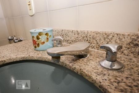 Apartamento à venda com 142m², 4 quartos e 1 vaga Apartamento à venda com 142m², 4 quartos e 1 vagaTorneira banheiro suíte