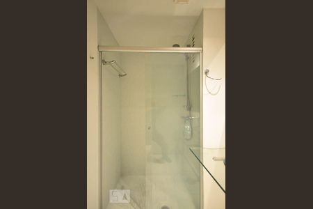 Detalhe do banheiro de kitnet/studio à venda com 1 quarto, 70m² em Vila Indiana, São Paulo