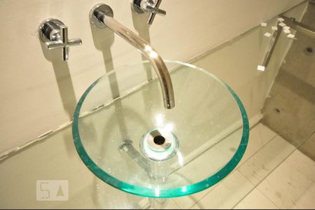 Detalhe do banheiro de kitnet/studio à venda com 1 quarto, 70m² em Vila Indiana, São Paulo