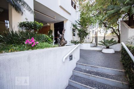 Apartamento à venda com 100m², 2 quartos e 1 vagaÁrea externa