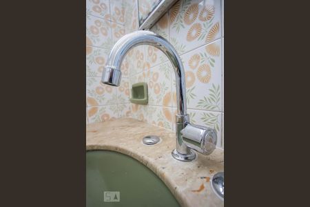 Apartamento à venda com 100m², 2 quartos e 1 vagaBanheiro detalhe