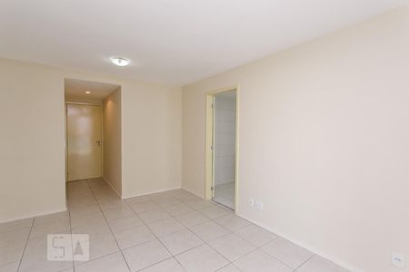Sala de apartamento para alugar com 2 quartos, 70m² em Jacarepaguá, Rio de Janeiro