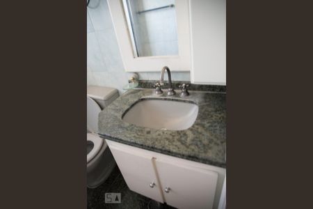 Apartamento à venda com 148m², 3 quartos e 3 vagas Apartamento à venda com 148m², 3 quartos e 3 vagasLavatório Banheiro Social