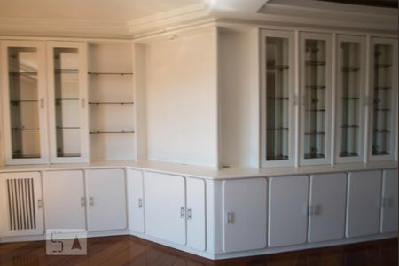 Apartamento à venda com 148m², 3 quartos e 3 vagas Apartamento à venda com 148m², 3 quartos e 3 vagasEstante da sala