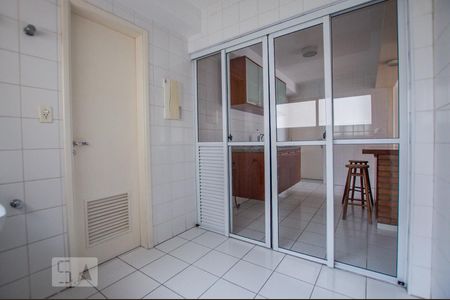 Apartamento para alugar com 103m², 3 quartos e 2 vagas Apartamento para alugar com 103m², 3 quartos e 2 vagasÁrea de serviço