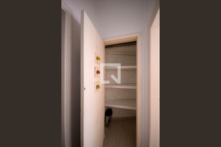 Corredor para os Quartos de apartamento à venda com 1 quarto, 80m² em Aclimação, São Paulo