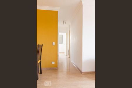 Corredor de acesso aos quartos e banheiro  de apartamento para alugar com 3 quartos, 59m² em Tatuapé, São Paulo