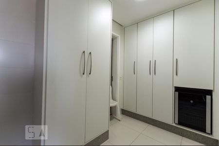 Apartamento para alugar com 177m², 4 quartos e 3 vagas Apartamento para alugar com 177m², 4 quartos e 3 vagasÁrea de serviço