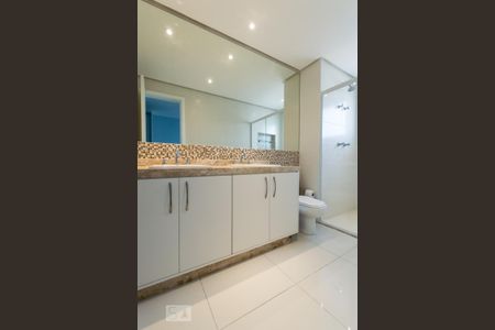 Apartamento para alugar com 177m², 4 quartos e 3 vagas Apartamento para alugar com 177m², 4 quartos e 3 vagasBanheiro da suíte 2
