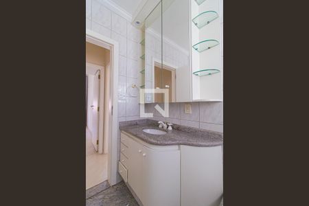 Apartamento à venda com 206m², 3 quartos e 1 vaga Apartamento à venda com 206m², 3 quartos e 1 vagaBanheiro 1