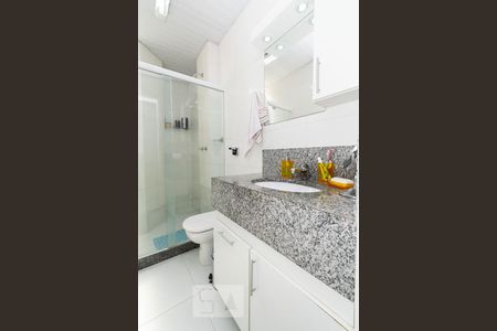 Banheiro Social de apartamento à venda com 1 quarto, 84m² em Catete, Rio de Janeiro