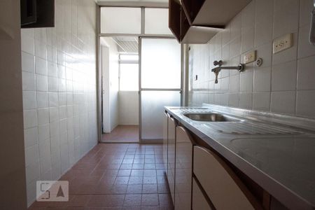 Cozinha de apartamento para alugar com 2 quartos, 70m² em Real Parque, São Paulo
