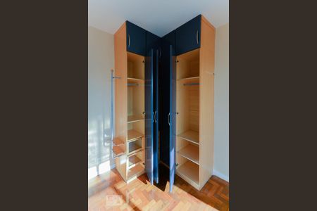 Apartamento à venda com 125m², 3 quartos e 1 vaga Apartamento à venda com 125m², 3 quartos e 1 vagaQuarto 2 armário