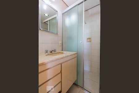 Banheiro de apartamento para alugar com 3 quartos, 80m² em Campo Belo, São Paulo