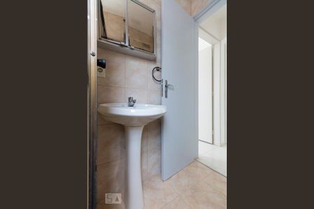 Banheiro Social de apartamento à venda com 3 quartos, 68m² em Vila Alexandria, São Paulo