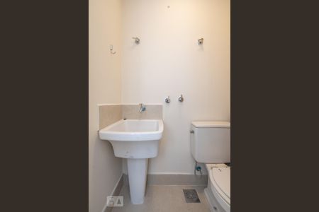 Apartamento para alugar com 78m², 2 quartos e 2 vagas Apartamento para alugar com 78m², 2 quartos e 2 vagasBanheiro de serviço